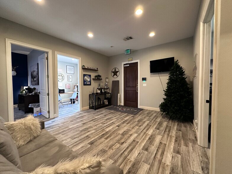 More Photos Of 3400 Eldorado Pky, McKinney Medical For Lease