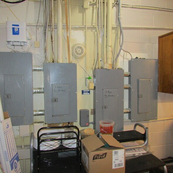 More Photos Of 4694 Free Pike, Dayton Freestanding For Sale