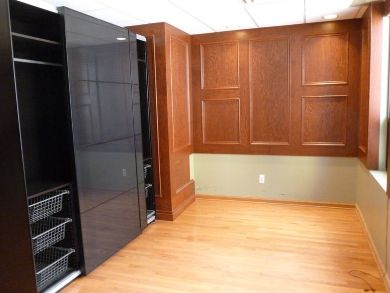 More Photos Of 35 N Saginaw St, Pontiac Storefront Retail Residential For Sale