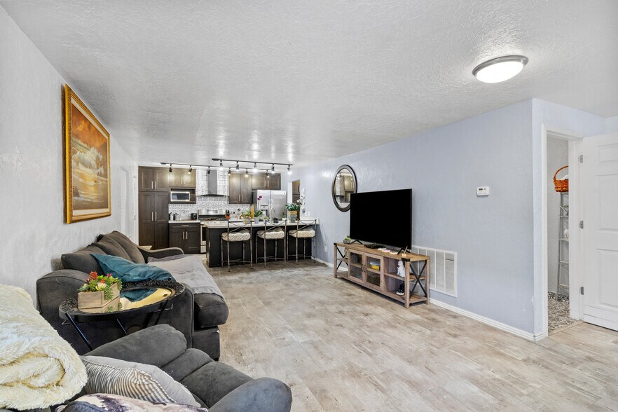 More Photos Of 89 S Main St, Brigham City Restaurant For Sale