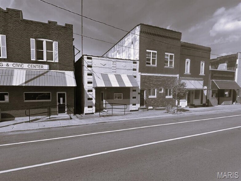 More Photos Of 205 E Central Ave, Benld General Retail For Sale