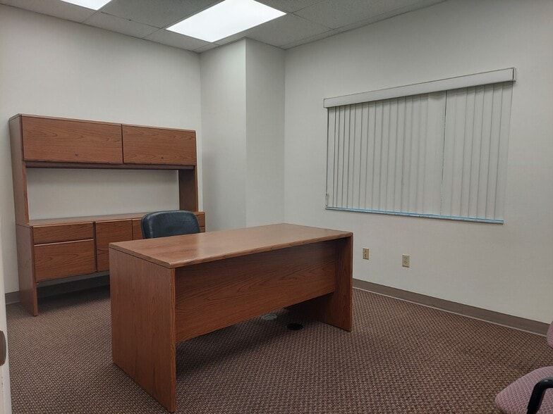 More Photos Of 330 Mears Blvd, Oldsmar Warehouse For Sale