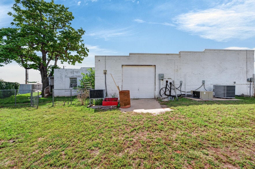 More Photos Of 12283 State Highway 39, Dibble Convenience Store For Sale