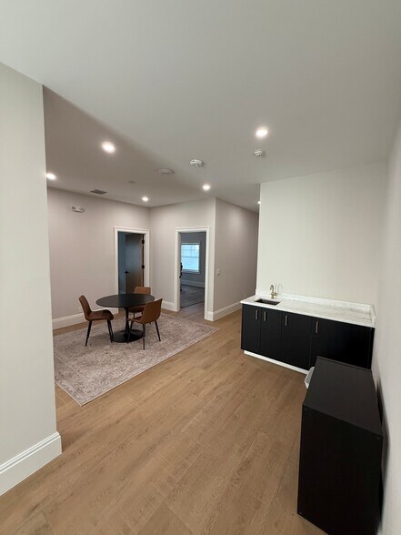 More Photos Of 1012 Goodlette Rd N, Naples Medical For Lease