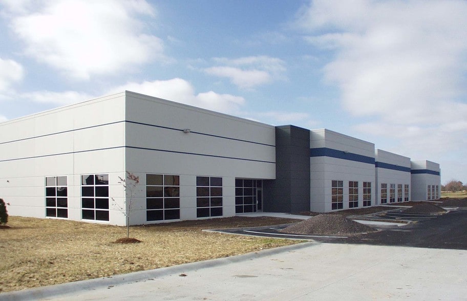 More Photos Of 201-215 Stag Industrial Blvd, Lake Saint Louis Warehouse For Lease