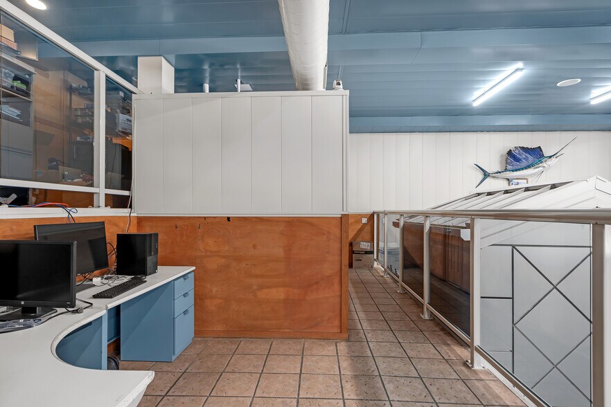 More Photos Of 3114 Tonnelle Ave, North Bergen Showroom For Lease