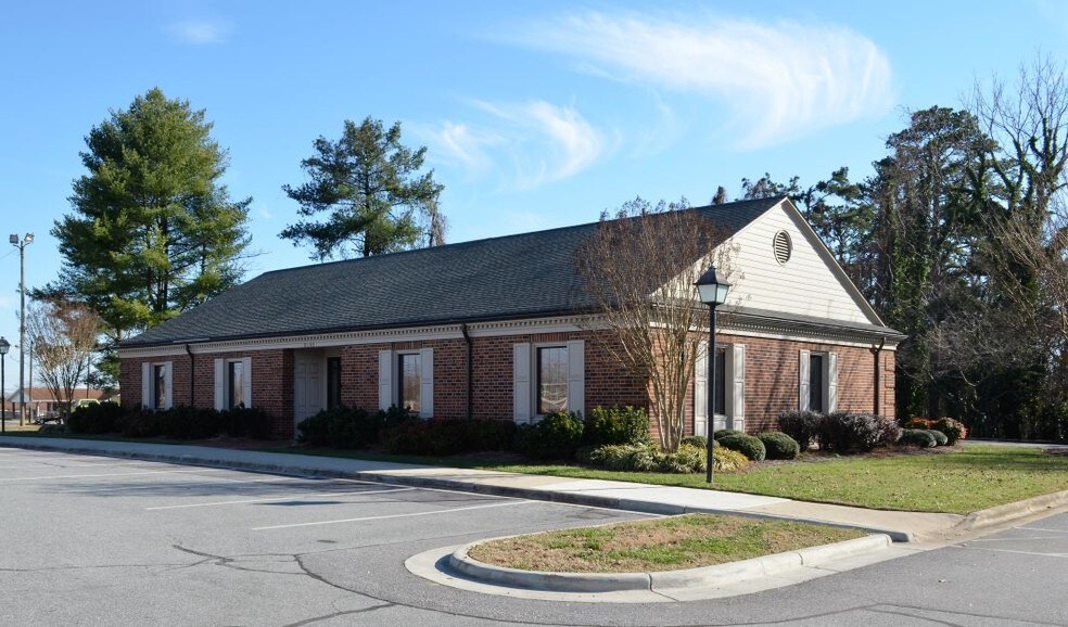 Primary Photo Of 3201 1st Ave SW, Hickory Bank For Sale