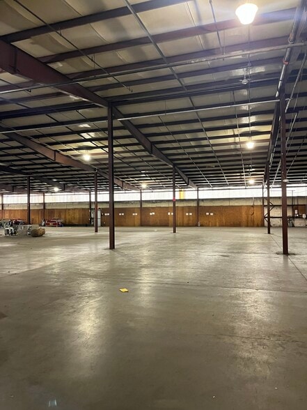 More Photos Of 289 Kilvert St, Warwick Manufacturing For Lease