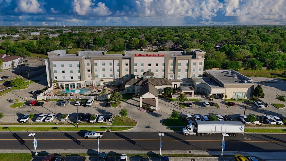 Primary Photo Of 123 Huvar St, Victoria Hotel For Sale