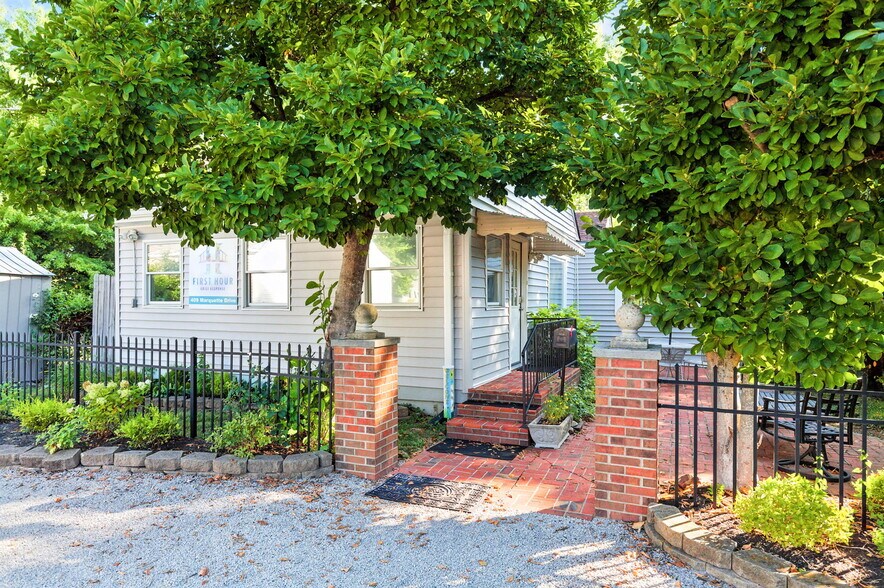 More Photos Of 409 Marquette Dr, Louisville Office For Sale