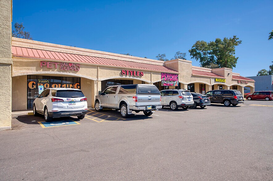 More Photos Of 1111 N Gilbert Rd, Gilbert Storefront Retail Office For Lease