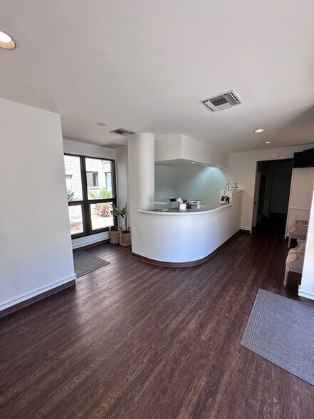 More Photos Of 111 W Olmos Dr, San Antonio Office For Lease