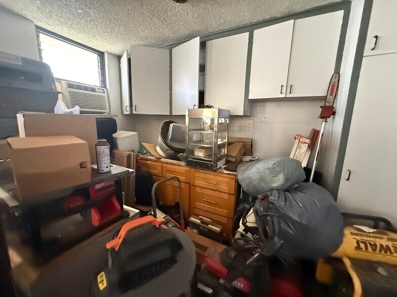 More Photos Of 2135 Bannister Pl, Honolulu Multifamily For Sale