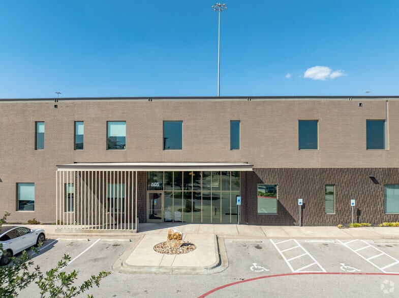 More Photos Of 505 Louis Henna Blvd, Round Rock Medical For Lease