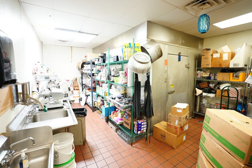 More Photos Of 101 Court Sq, Abbeville Restaurant For Sale