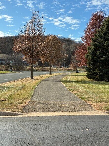 More Photos Of 625 Whitetail Blvd, River Falls Office For Lease