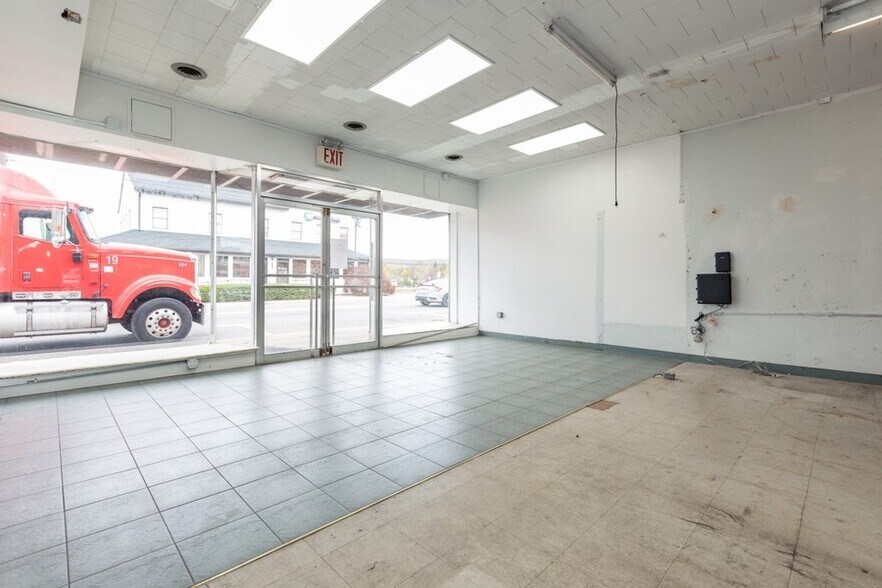 More Photos Of 390 Ramapo Valley Rd, Oakland Freestanding For Lease