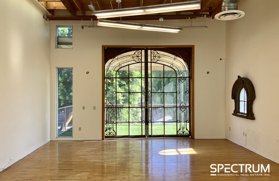 More Photos Of 15422 Ventura Blvd, Sherman Oaks Loft Creative Space For Lease