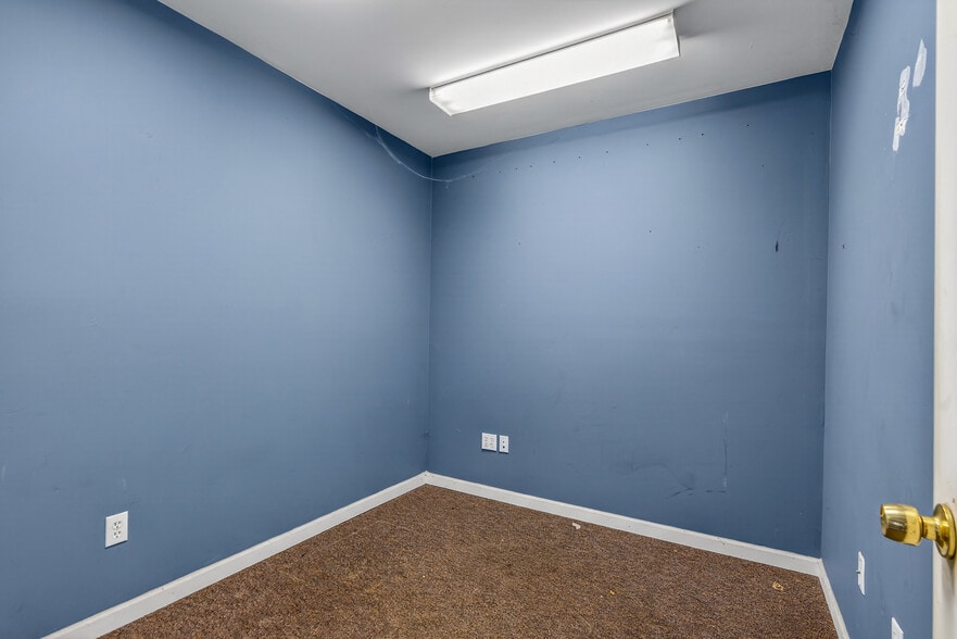 More Photos Of 841 Route 32, North Franklin Light Distribution For Lease