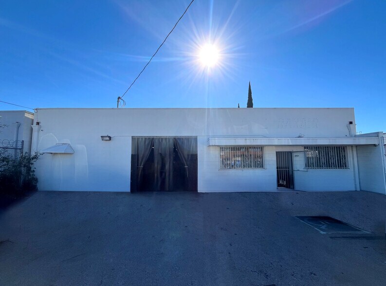 Primary Photo Of 16146 Leadwell St, Van Nuys Warehouse For Lease