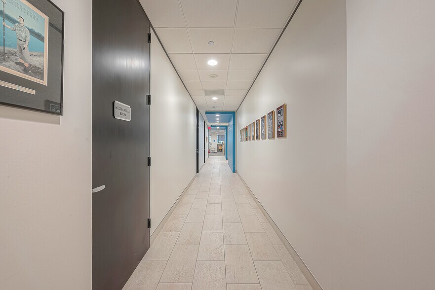 More Photos Of 6575 610 Loop S, Bellaire Office For Sale