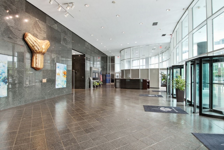 More Photos Of 1615 Poydras St, New Orleans Office For Lease