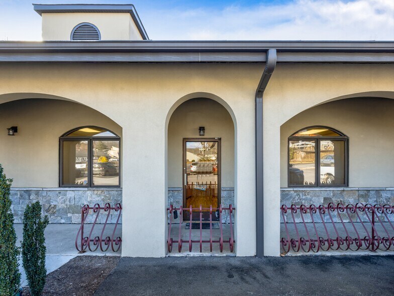 More Photos Of 2159 Hendersonville Rd, Arden Medical For Lease