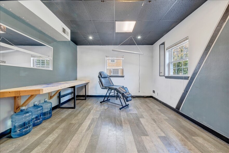 More Photos Of 5005 Williamson Rd NW, Roanoke Freestanding For Sale