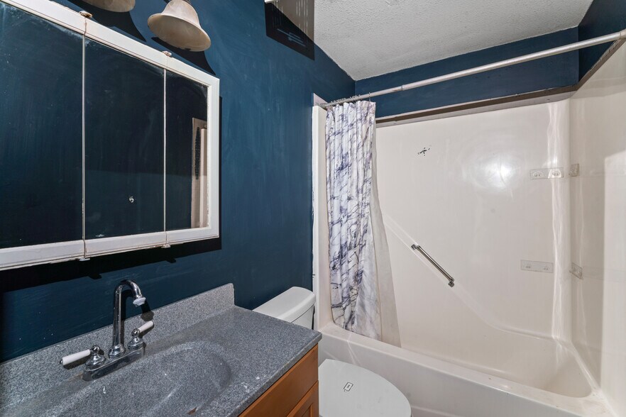 More Photos Of 814 SE Sunnyside School Rd, Blue Springs Warehouse For Sale