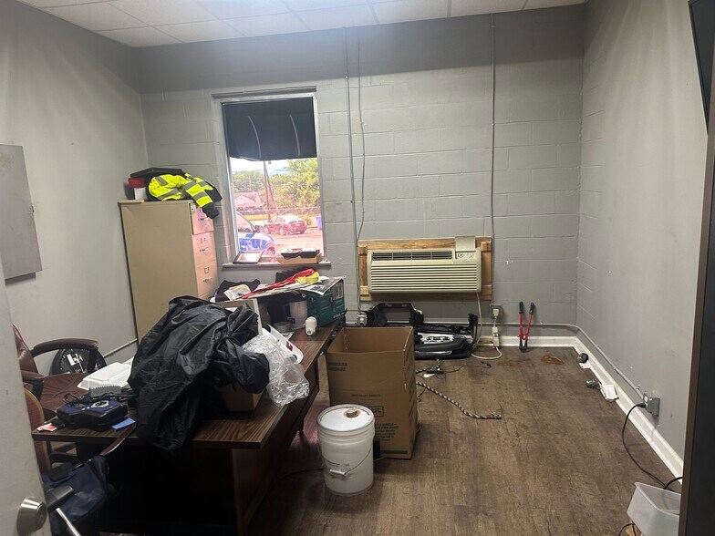 More Photos Of 2211 Windsor St, Chattanooga Service For Sale