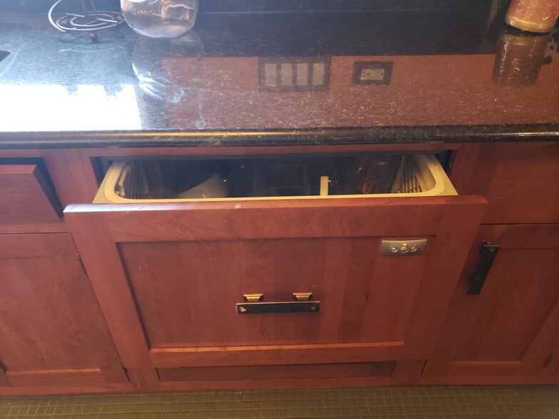 More Photos Of 431 Broad St, Lake Geneva Convenience Store For Sale