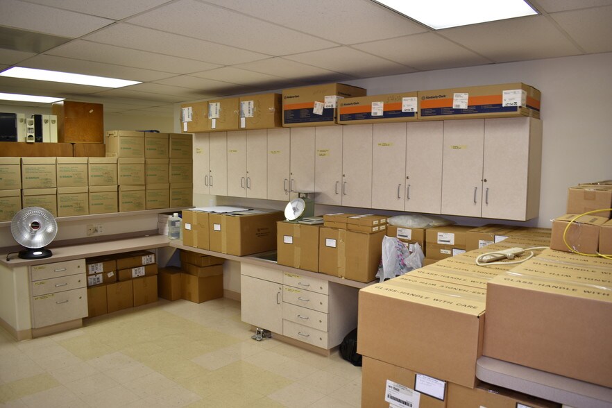 More Photos Of 2501 S Hill St, Los Angeles Office For Sale