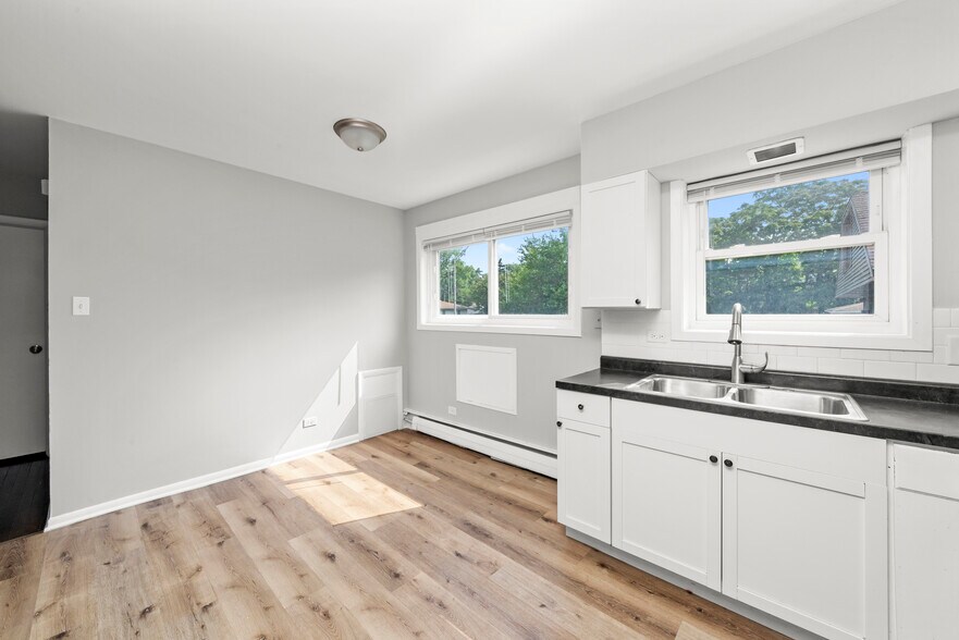 More Photos Of 3625 147th St, Midlothian Apartments For Sale