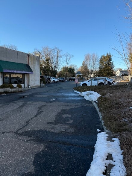 More Photos Of 3021-3023 Jericho Tpke, East Northport Storefront For Sale
