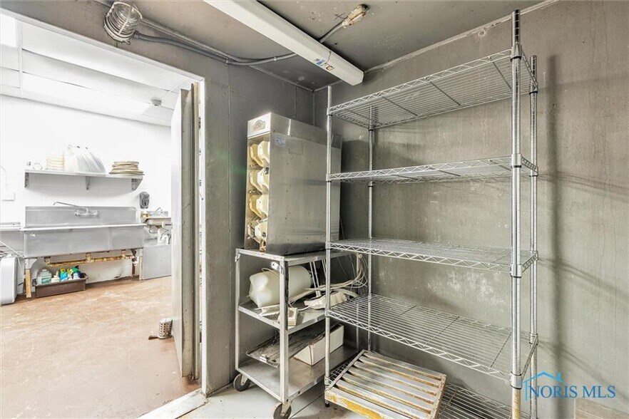 More Photos Of 11407 Corduroy Rd, Curtice Storefront For Sale