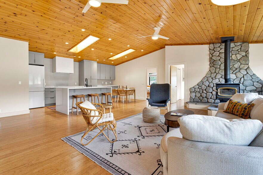 More Photos Of 614 W Fairway Blvd, Big Bear City Warehouse For Sale