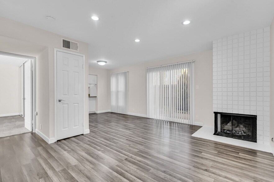 More Photos Of 1942 Desert Cir, Walnut Creek Apartments For Sale