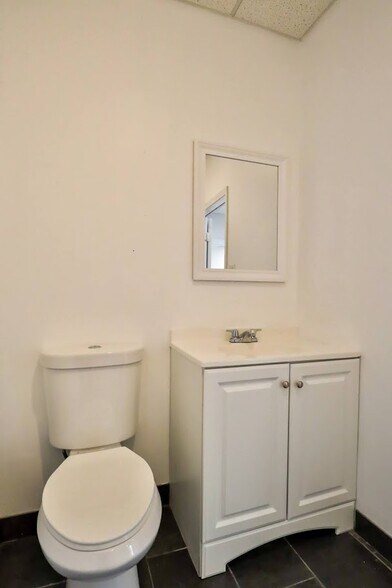 More Photos Of 4701-4731 W Midlothian Tpke, Crestwood Office For Sale