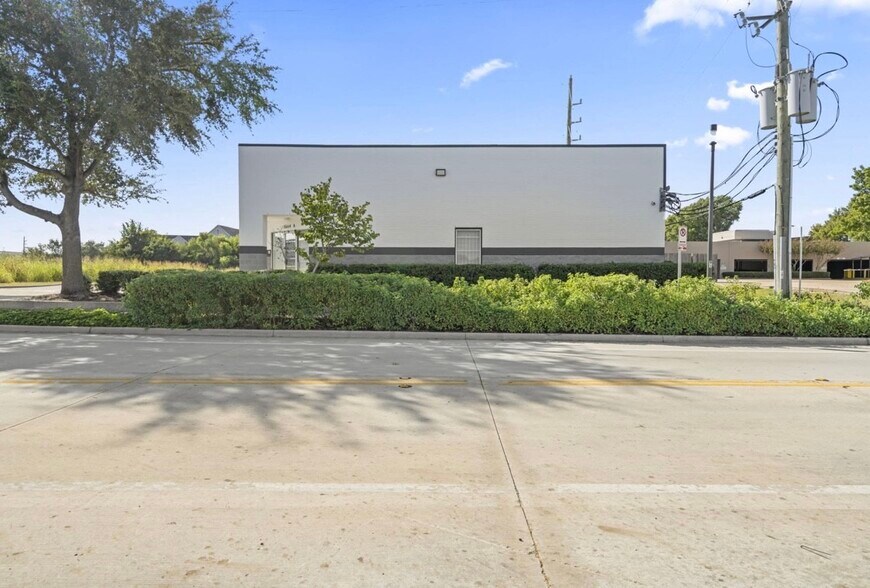 Primary Photo Of 3664 Walnut Bend Ln, Houston Flex For Lease