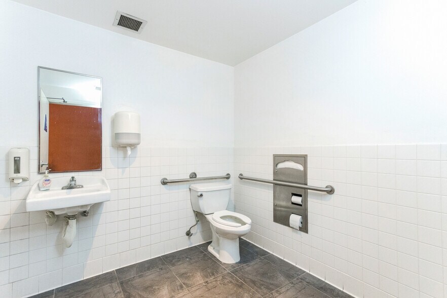 More Photos Of 2991-2995 E White Star Ave, Anaheim Warehouse For Sale