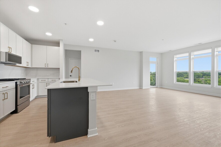 More Photos Of 1850 Glenview Rd, Glenview Apartments For Lease