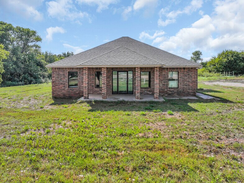 More Photos Of 10910 N County Road 3010, Lindsay Warehouse For Sale