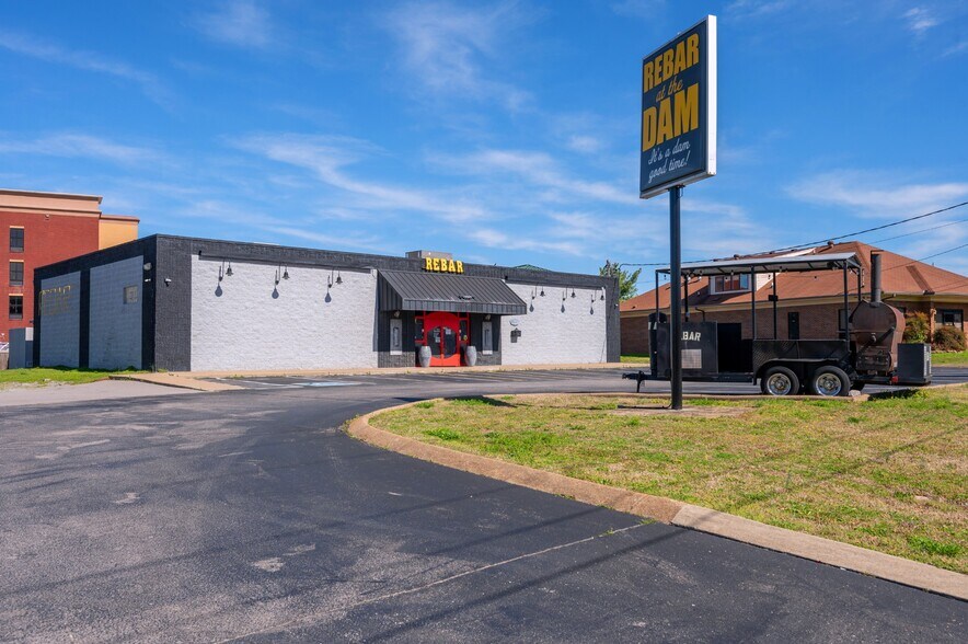 Primary Photo Of 3248 Blackwood Dr, Nashville Bar For Sale