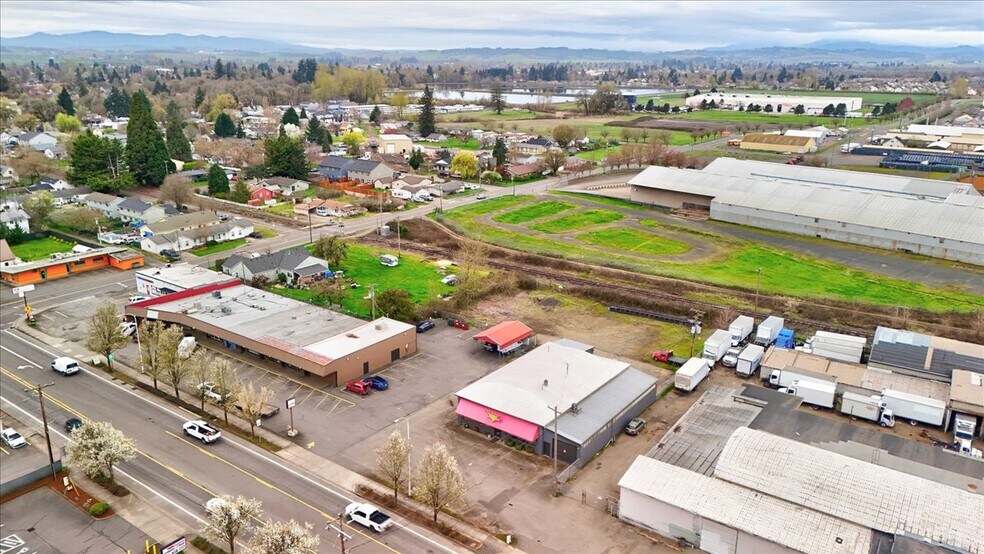 More Photos Of 890 N Main St, Independence Warehouse For Sale