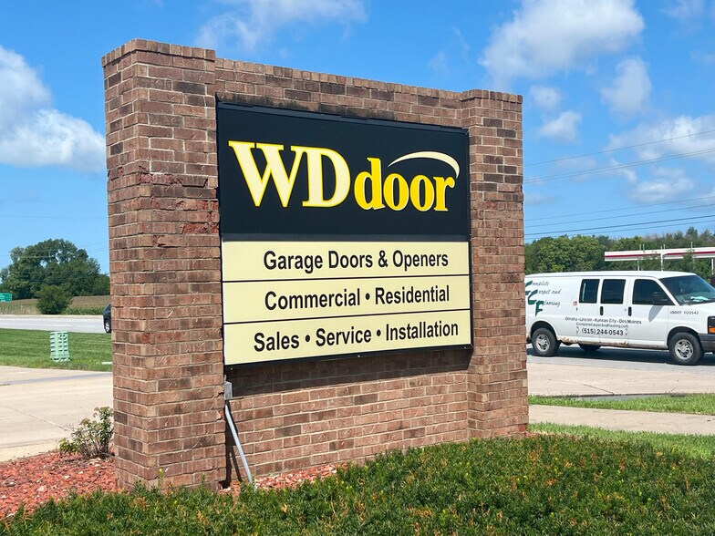 More Photos Of 385 SE Oralabor Rd, Ankeny Warehouse For Lease