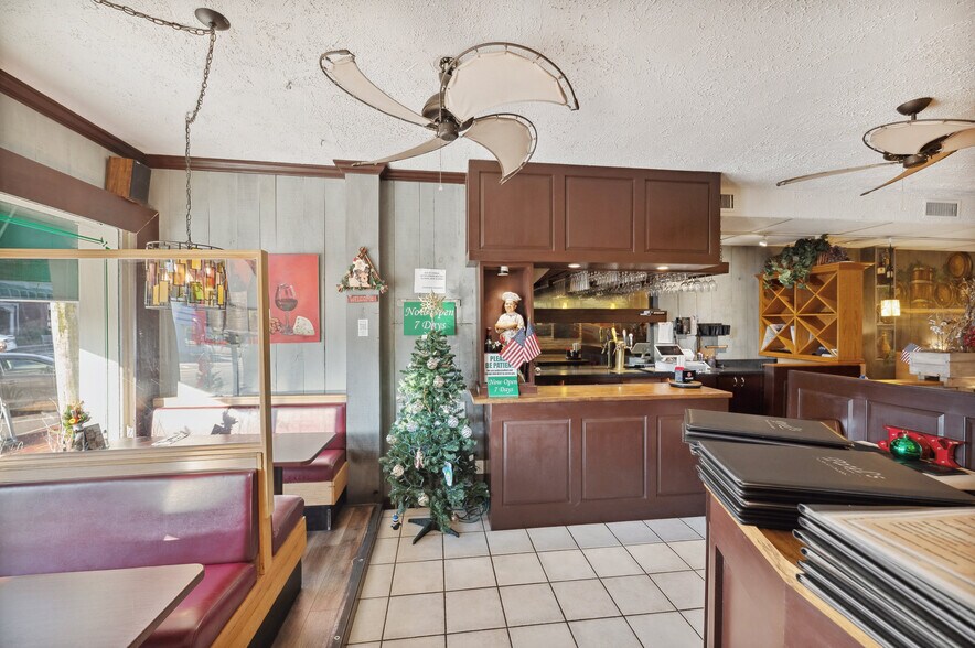 More Photos Of 21 Hill St, Southampton Restaurant For Lease