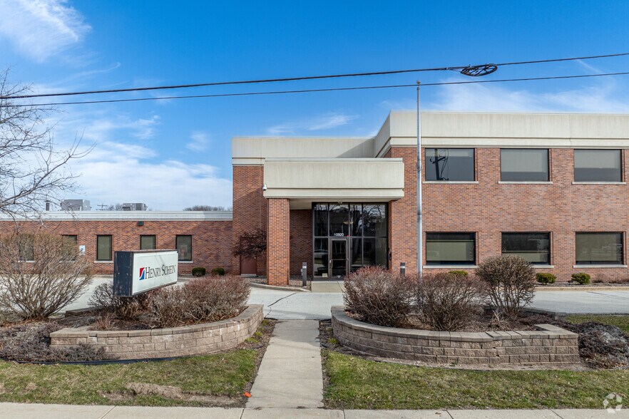 More Photos Of 10920 W Lincoln Ave, Milwaukee Distribution For Lease