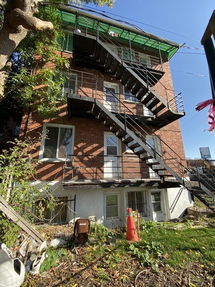 More Photos Of 6914 Av Wiseman, Montréal Apartments For Sale