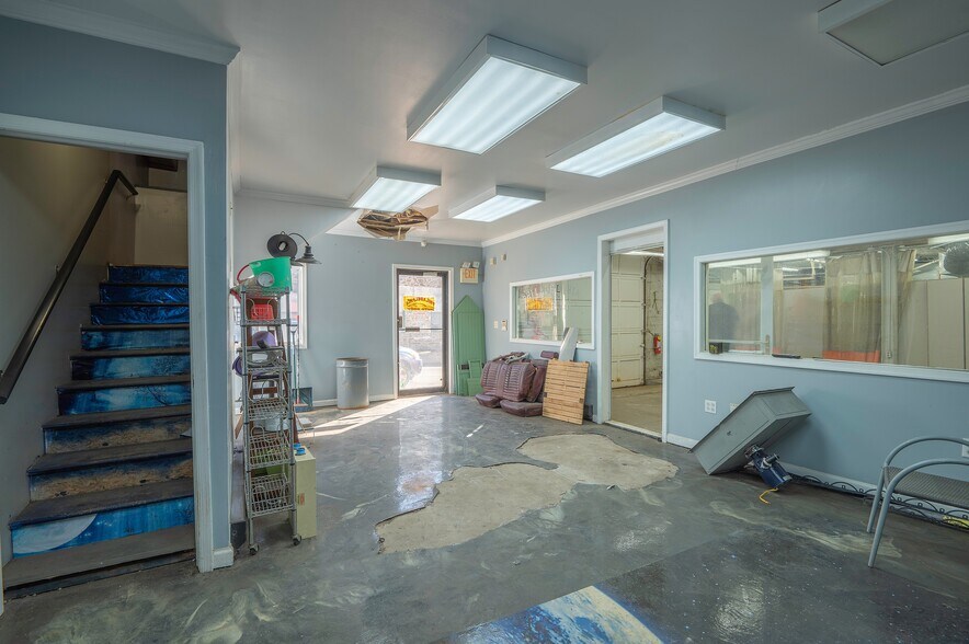 More Photos Of 230 Leverington Ave, Philadelphia Auto Repair For Sale