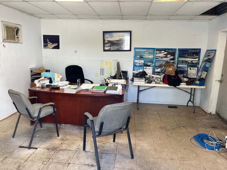 More Photos Of 523 Pear St, Sebring Warehouse For Sale